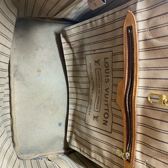 Louis Vuitton Neverfull MM - Picture 10 of 12